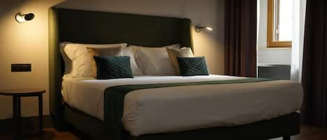 Executive Room | Premium bedding, down duvets, memory-foam beds, minibar