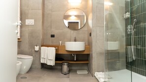 Luxury Room | Bathroom | Shower, free toiletries, hair dryer, slippers - Castel Sant Angelo Luxury Rooms & Tour (Rome)