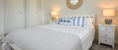 5 bedrooms, iron/ironing board, free WiFi, bed sheets