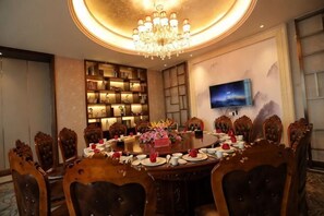 مطعم