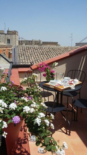 Outdoor dining - Palazzotto Morelli (Matera)