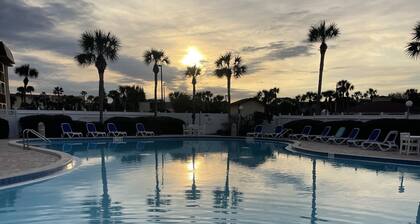 The New Sailor- BeachFront, 2 pools, 5 jacuzzis