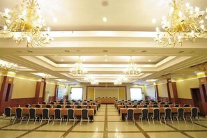 Ballroom - Honghua Erji Hotel (Ewenki Autonomous Banner)