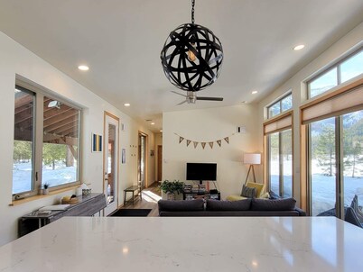 Mazama Haven - Great Views, Near River & Trails