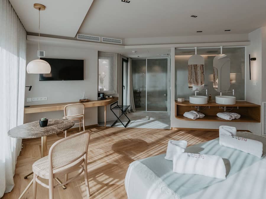 1 bedroom, Egyptian cotton sheets, premium bedding, minibar