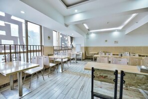 Dining - Huaqiao Holiday Hotel (Guiyang Huaguoyuan) (Guiyang)