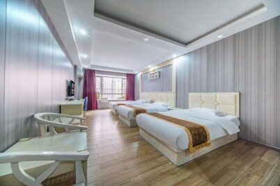 Huaqiao Holiday Hotel (Guiyang Huaguoyuan)