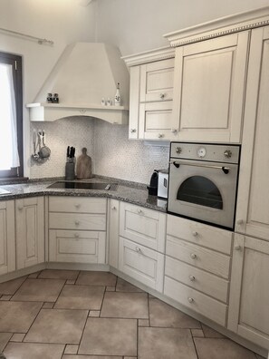 Panoramic-Penthouse | Eigene Küche | Großer Kühlschrank, Mikrowelle, Ofen, Herdplatte