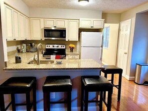 Fridge, microwave, oven, stovetop - 3 Story SF Home - 5 BDR 3.5 Bath - Prime Location! (Herndon)