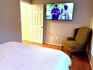 5 bedrooms, iron/ironing board, free WiFi, bed sheets