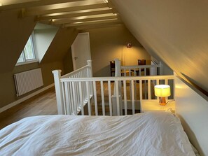 House (5 Bedrooms) | 5 bedrooms, bed sheets