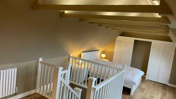 House (5 Bedrooms) | 5 bedrooms, bed sheets