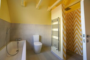 House (5 Bedrooms) | Bathroom