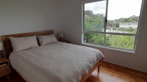 3 bedrooms, iron/ironing board, WiFi