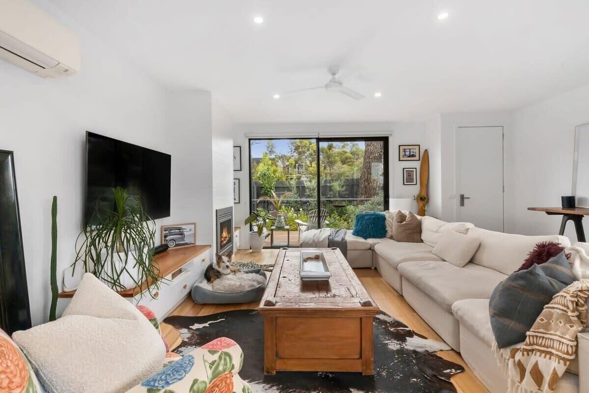 TV, fireplace, books, offices