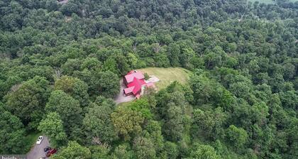 Texter Mountain Lodge - 105 Acre Mountain Home