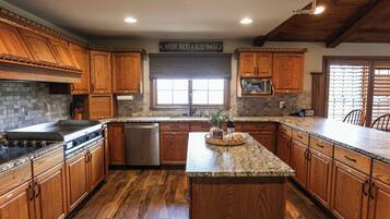 Frigorífic, microones, forn i placa de cuina