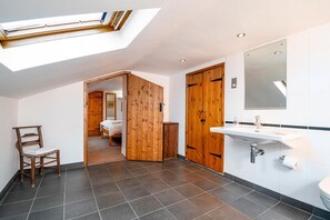 3 chambres, fer et planche à repasser, Wi-Fi gratuit, draps fournis