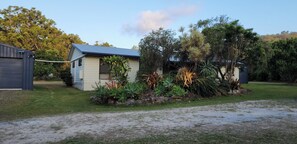 المنطقة المحيطة بالمنشأة