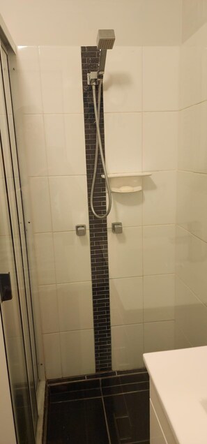 Bathtub, towels - Roo Or 2 on Streeter (Agnes Water)