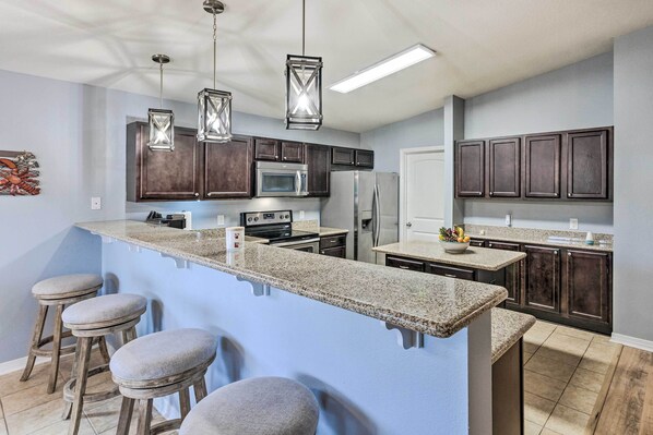 Fridge, microwave, stovetop, dishwasher