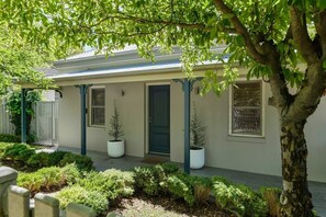 Exterior - The Sampson Haven • CBD Fringe • Pets Welcome (Orange)
