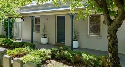 The Sampson Haven - Luxe CBD Getaway, Pets Allowed