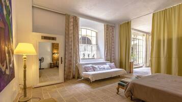 3 chambres, fer et planche à repasser, Wi-Fi gratuit, draps fournis