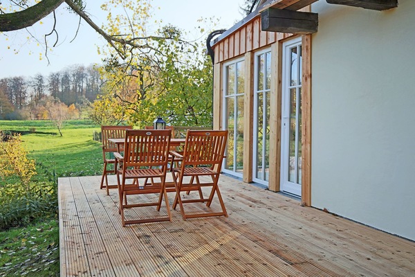 Terrasse mit Blick in die Natur