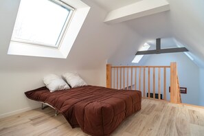 4 bedrooms, iron/ironing board, free WiFi