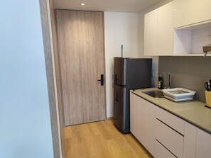 Micro-ondes, plaque de cuisson, cafetière/bouilloire, grille-pain