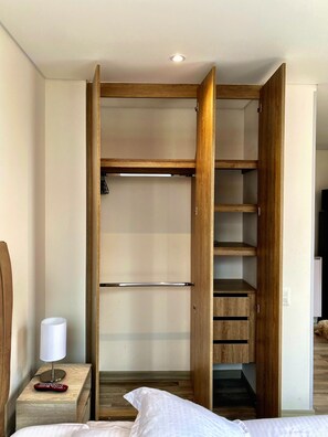 1 bedroom, desk, WiFi, bed sheets