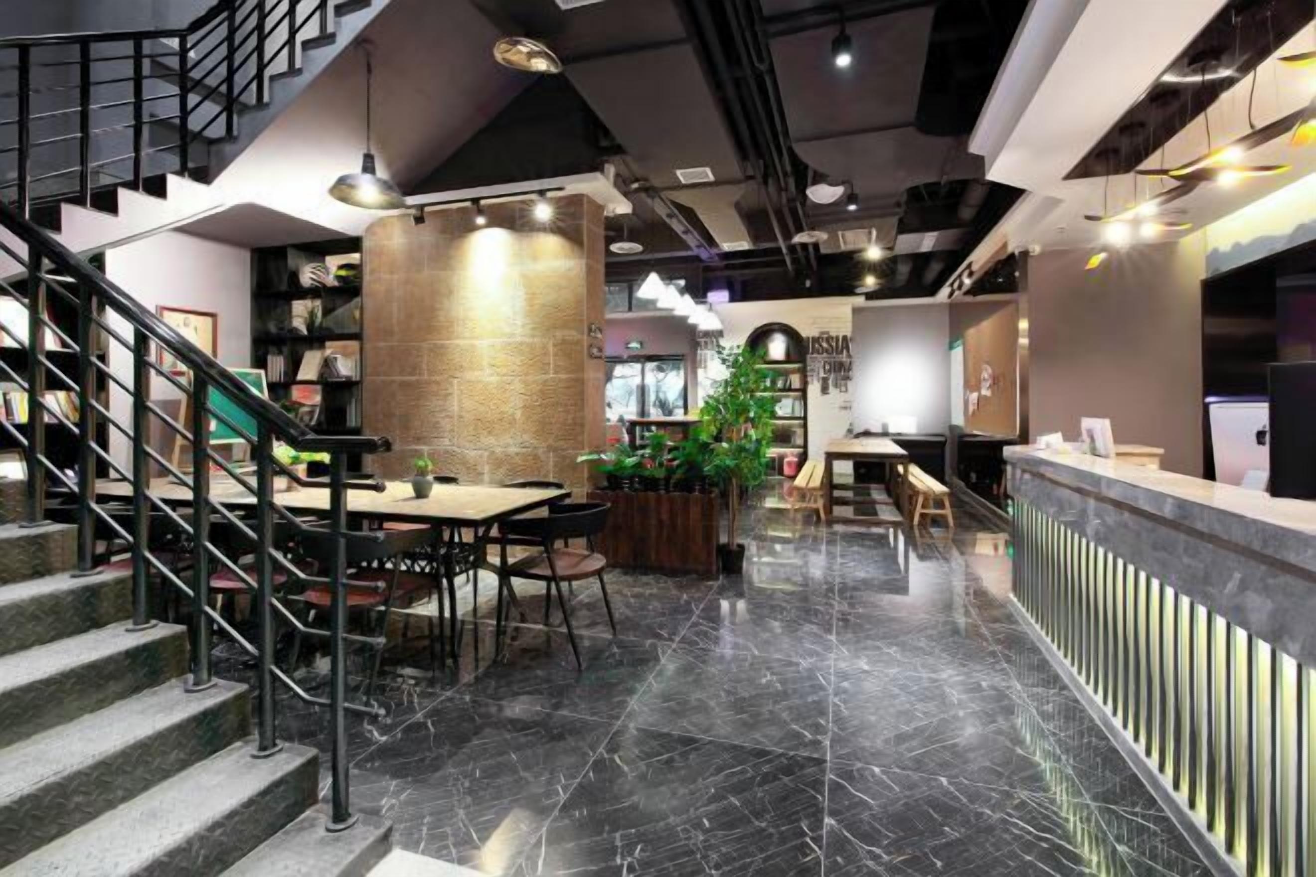 Lobby lounge