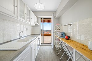 Réfrigérateur, micro-ondes, four, lave-vaisselle