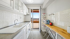 Kaffetrakter/tekoker, kjøleskap, mikrobølgeovn og ovn