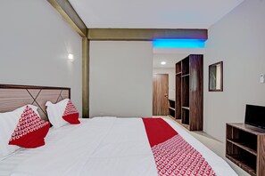 Habitación doble estándar | Escritorio, espacio para trabajar con laptop y wifi gratis 