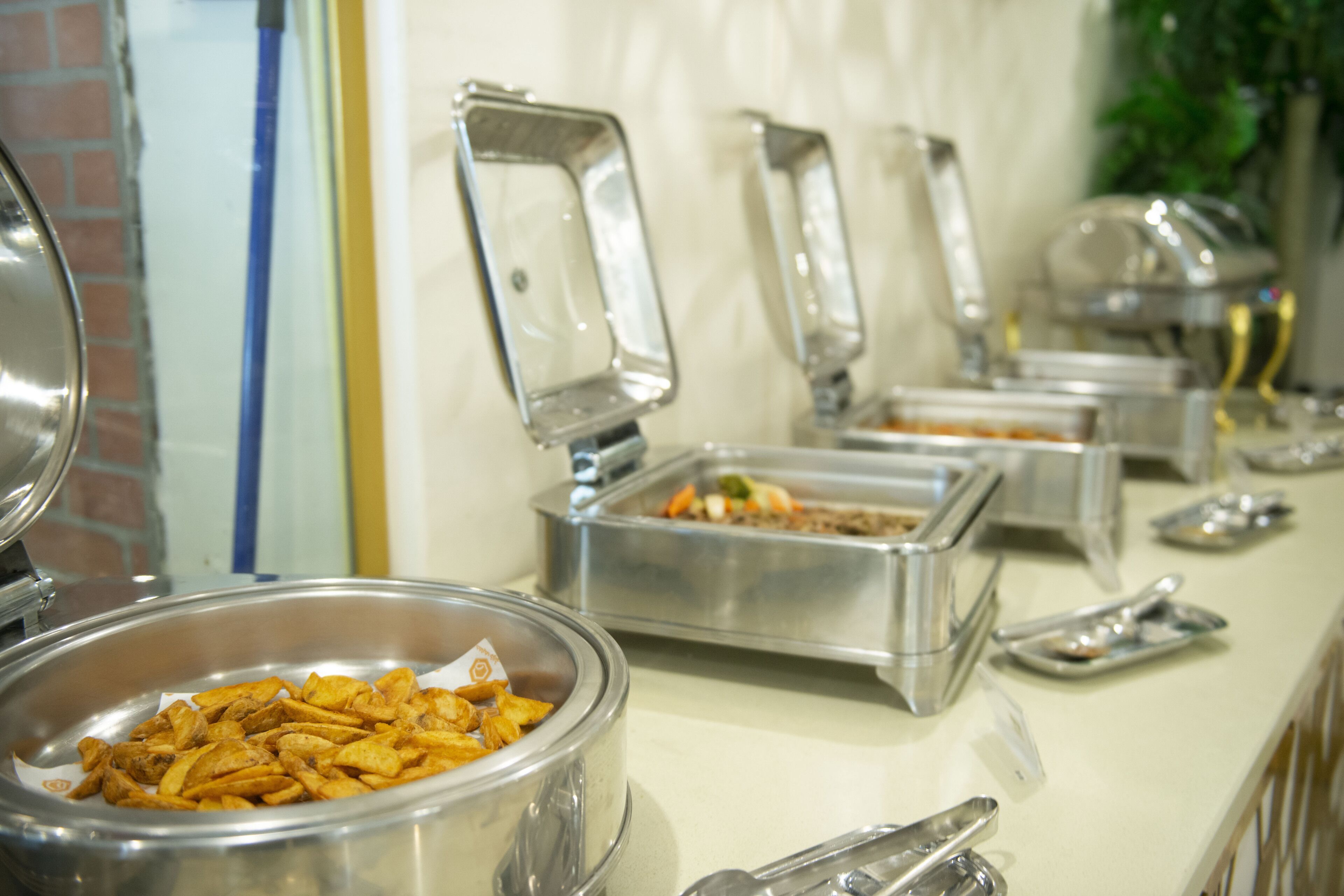 Desayuno buffet diario (SAR 50 por persona)