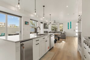 Fridge, microwave, oven, stovetop - Good Vibes Vacation Home: Desert Color Lagoon + Beaches (St. George)