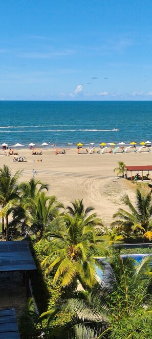 På stranden og strandhåndklær
