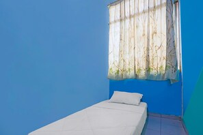 Economy Single Room | Desk, free WiFi, bed sheets