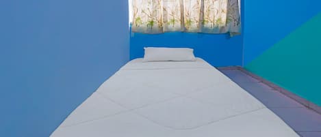 Habitación individual económica | Escritorio, wifi gratis y ropa de cama