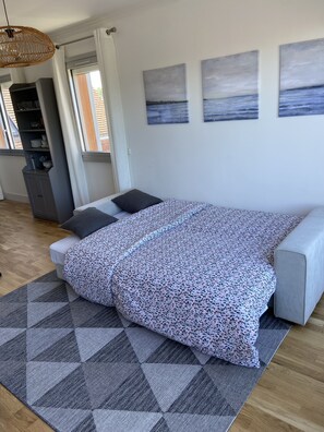 2 bedrooms, desk, free WiFi, bed sheets