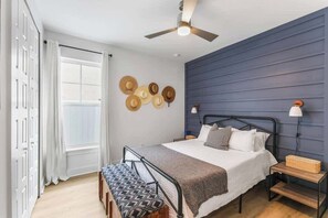 4 bedrooms, desk, iron/ironing board, travel crib