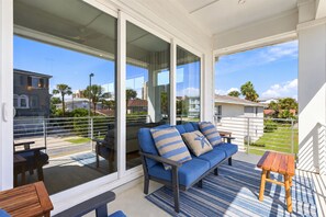 Terrace/patio - 1 Block to Jax Beach Modern and Clean Beach Home (Jacksonville Beach)