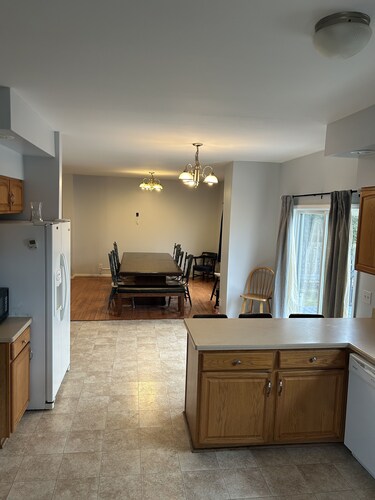 Charming beach house - 5 minutes from the beach!