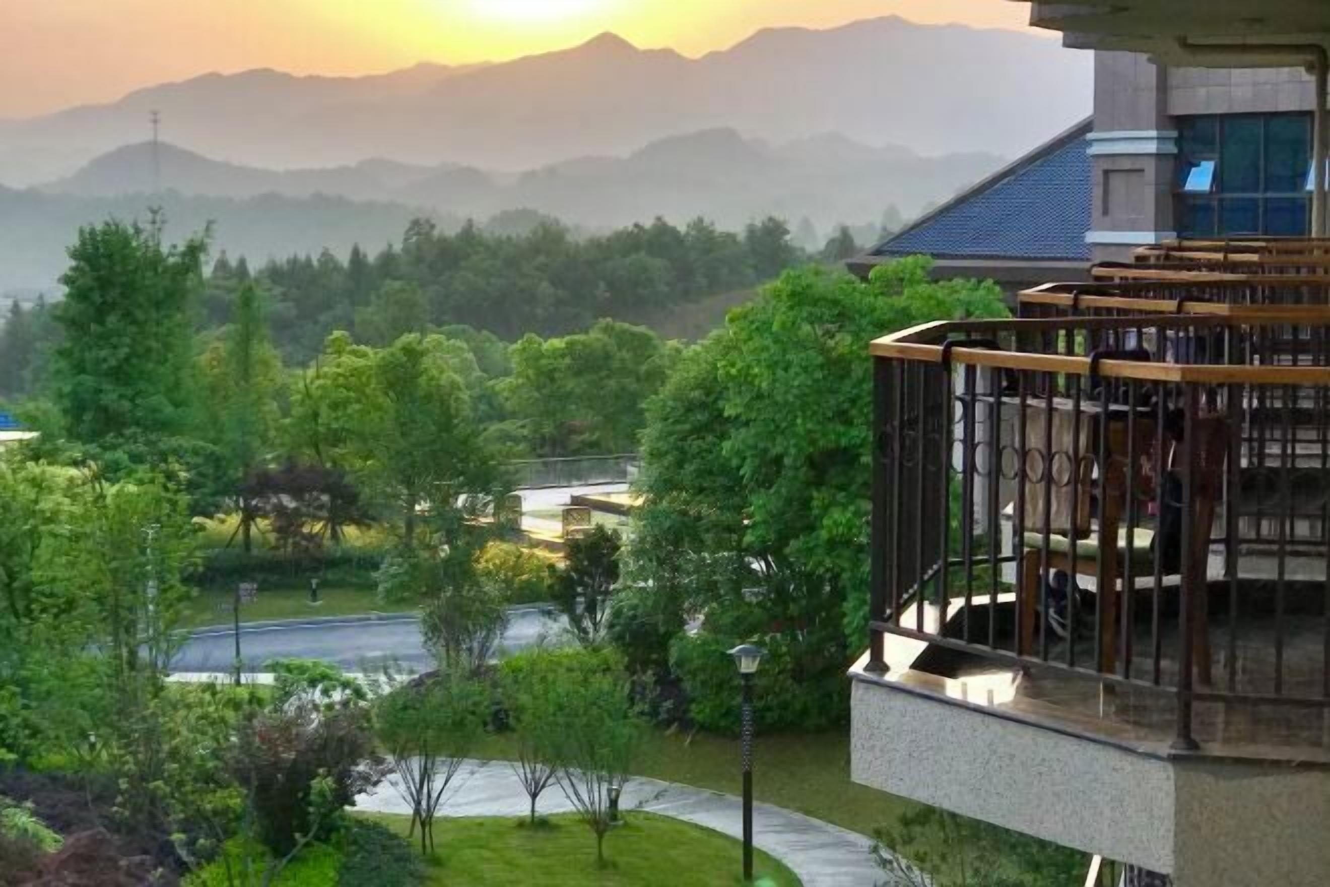 المنطقة المحيطة بالمنشأة