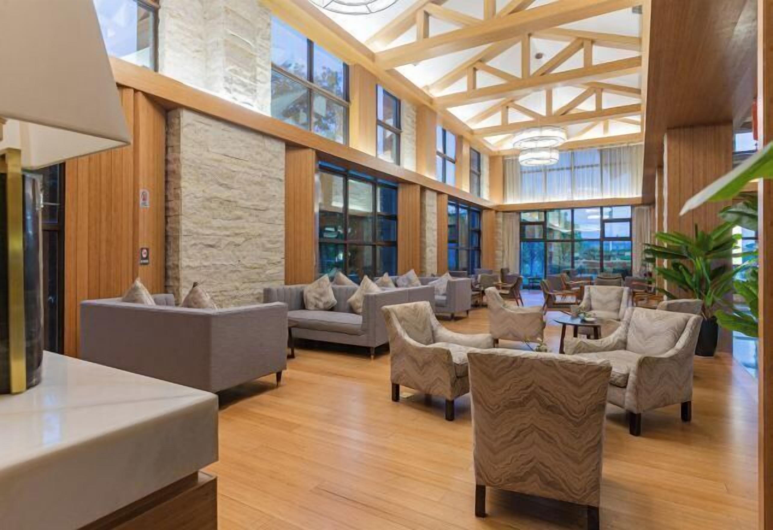 Lobby lounge