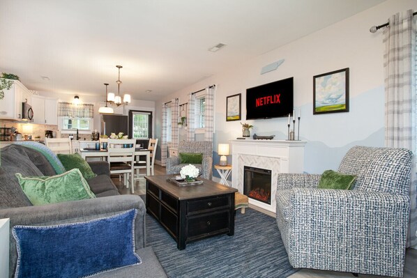 Smart TV, fireplace