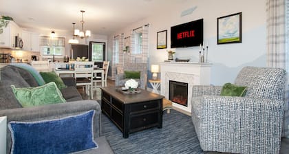 Blue Valley Inn - Hot Tub & Spacious Play Area!