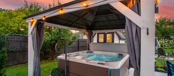 Blue Valley Inn - Hot Tub & Spacious Play Area!